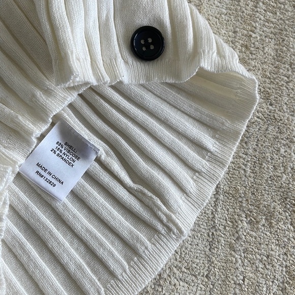 Crop tank , cream color, worn once - Picture 7 of 7